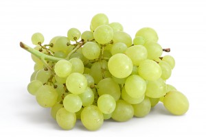 grapes_on_white