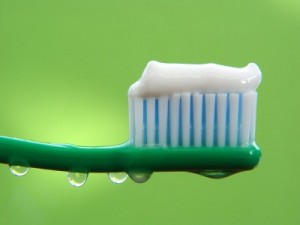 применение зубной пасты